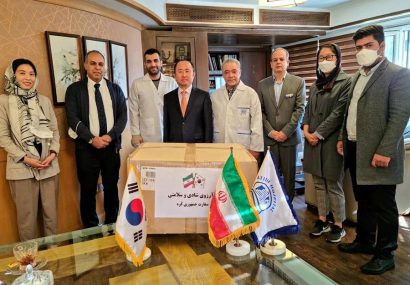 هدیه تحقیرآمیز سفیر کره جنوبی در تهران به یک بیمارستان خصوصی؛ ۲۰۰۰ عدد ماسک!