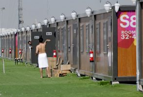 افزایش نارضایتی های تماشاگران خارجی از میزبانی قطر در جام جهانی فوتبال