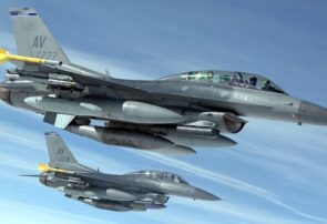 واشنگتن پست مدعی شد؛ اعزام جنگنده‌های آمریکا به منطقه درپی احتمال حمله نظامی ایران به عربستان