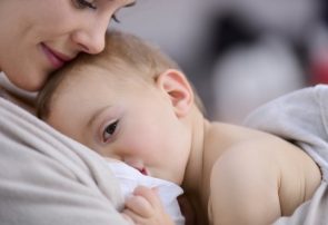 شیرمادر واکسن زده از نوزاد در مقابل کووید ۱۹ محافظت می کند