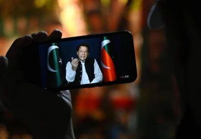 عمران خان از هوادارانش خواست تا روز یکشنبه در خیابان ها و روستاها تظاهرات کنند