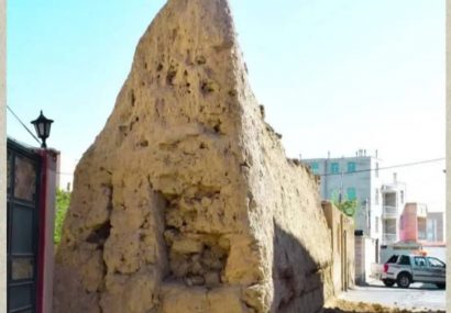 دیوار ویرانه خطرآفرینی در گلپایگان که اثر تاریخی هخامنشی جا زده شد!!!!